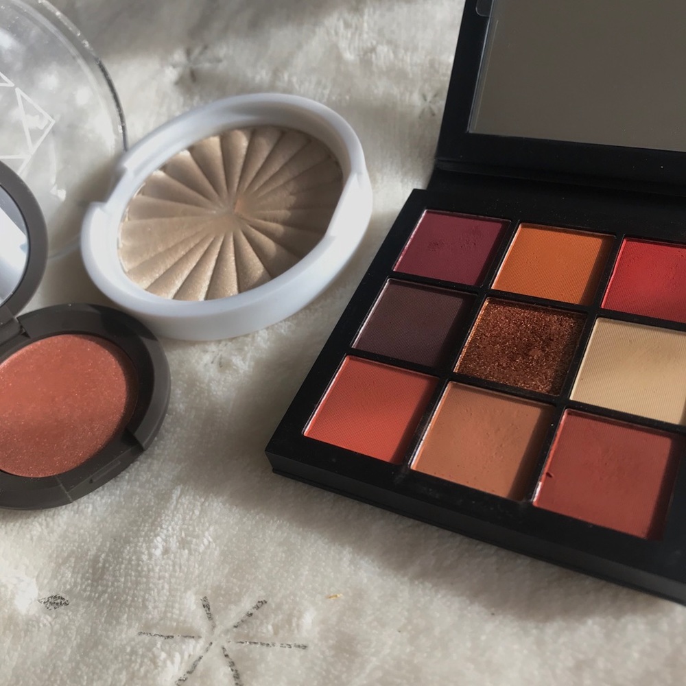 Huda Beauty pallete & highlighters